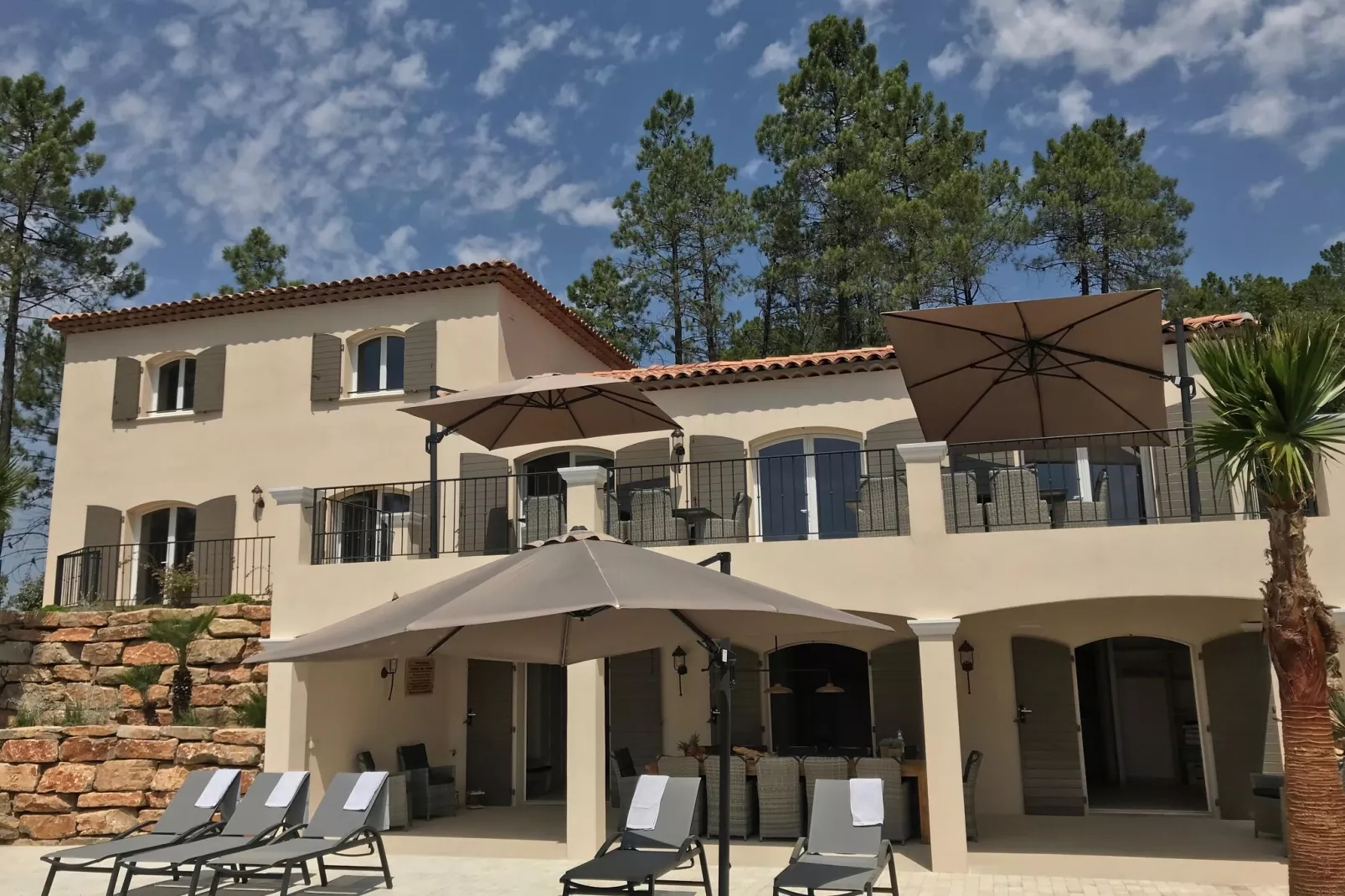 Villa Athos 14p-Buitenkant zomer