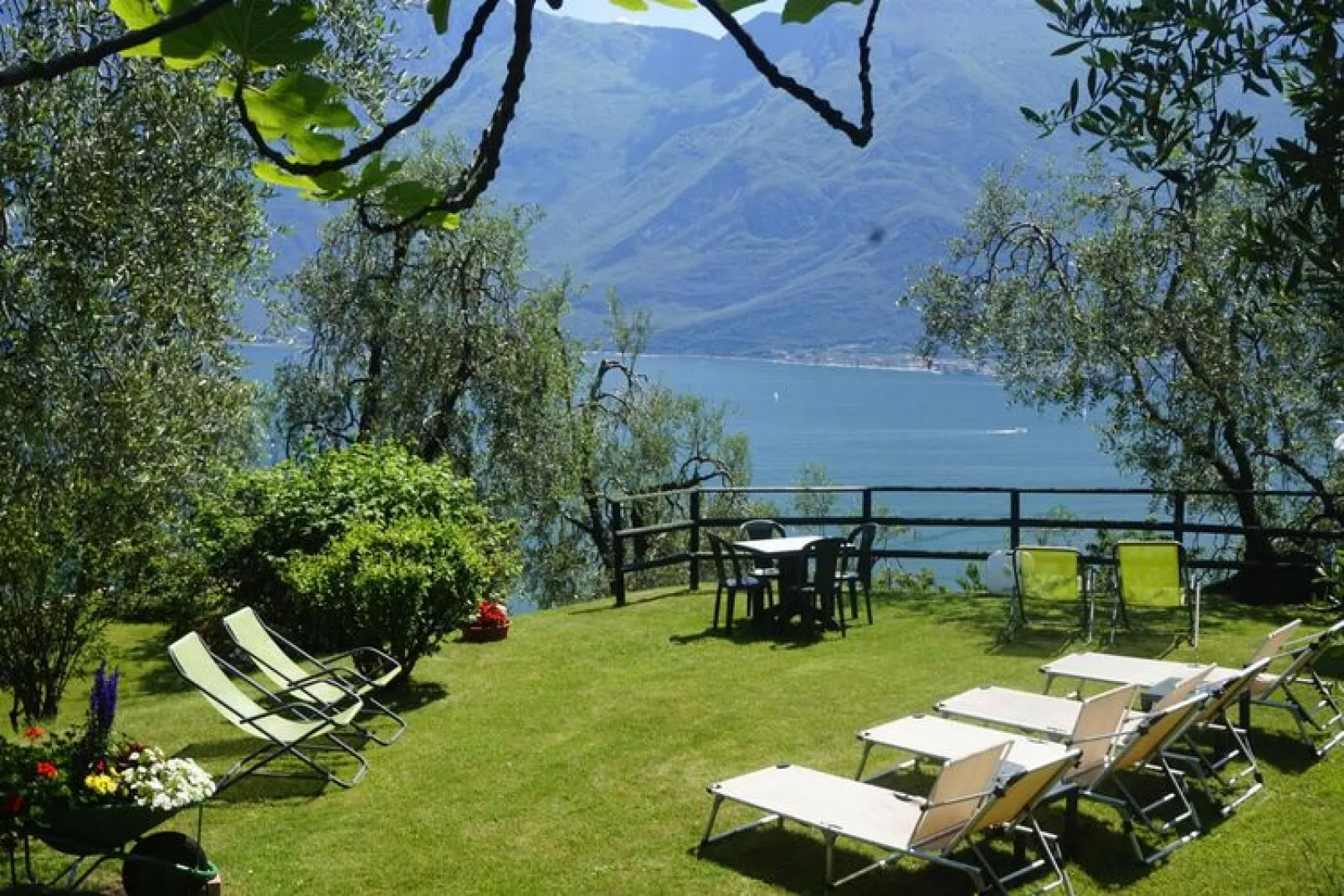 Apartments Casa Tamas, Limone-bilo 2 pax-Tuinen zomer