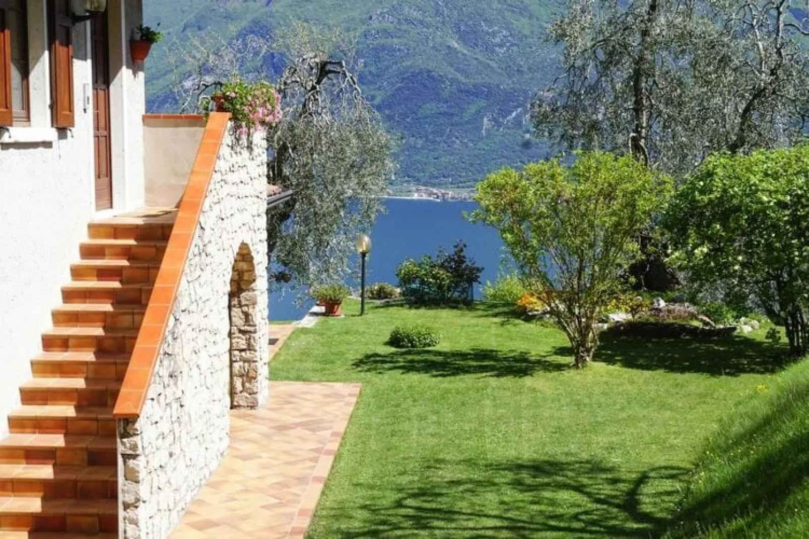 Apartments Casa Tamas, Limone-bilo 2 pax-Tuinen zomer