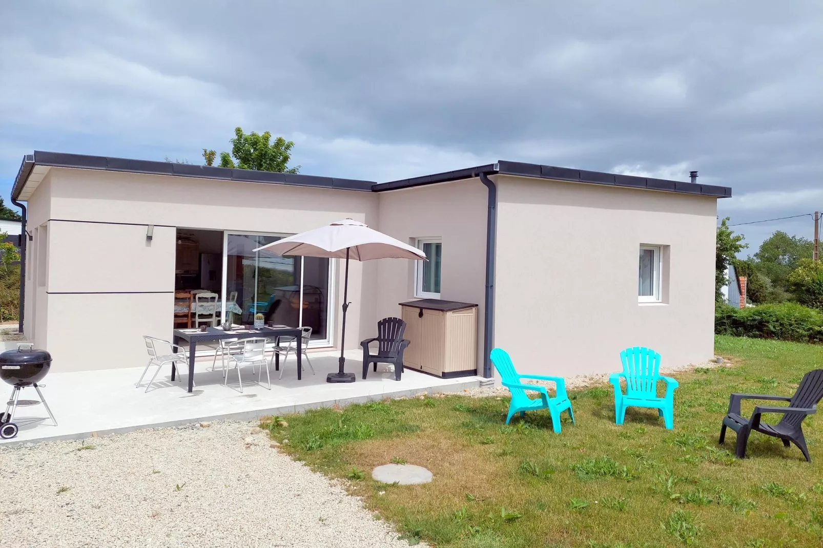 Ebenerdiges Ferienhaus Cleder-Buitenkant zomer