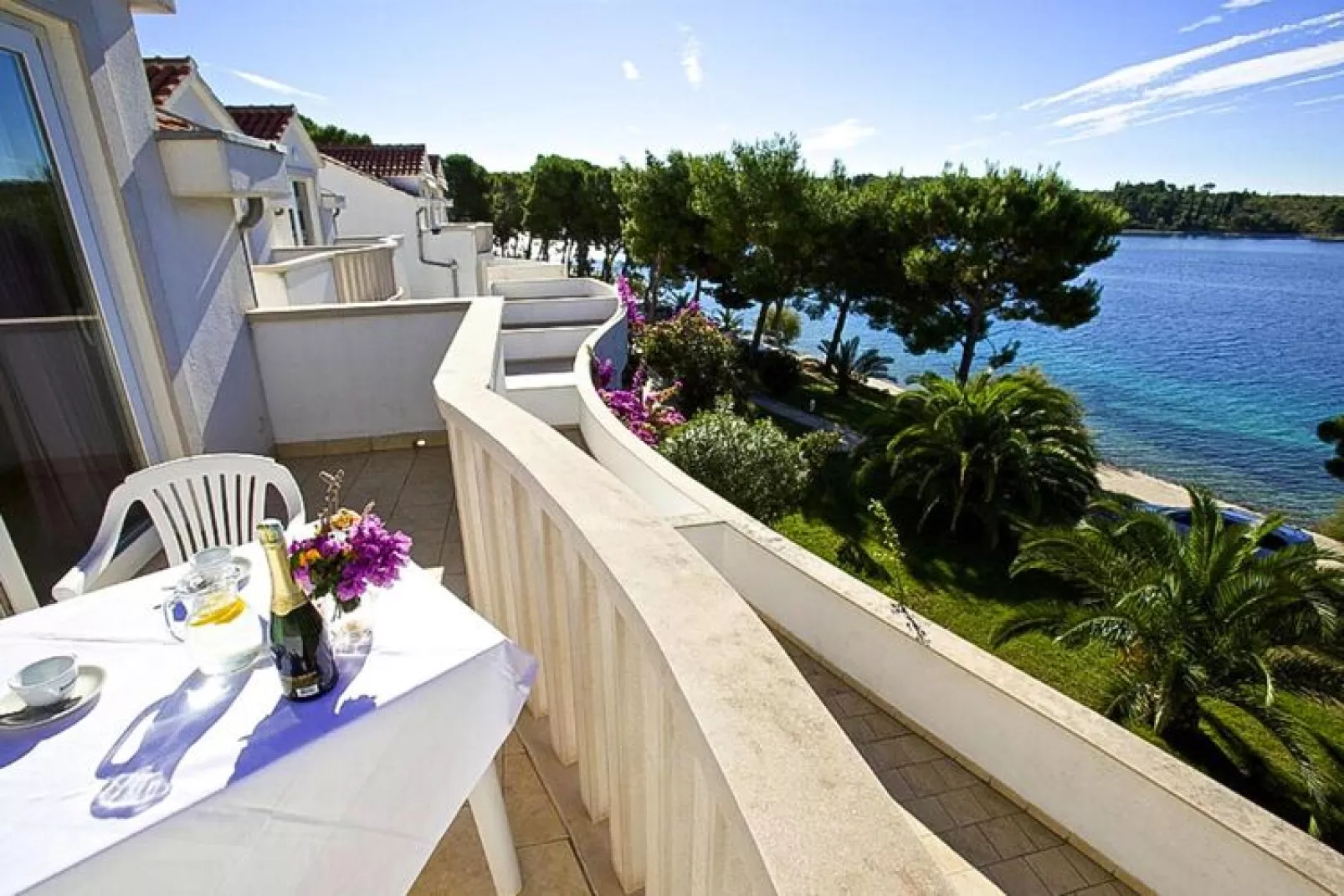 Apartments Illyrian Resort, Milna-Pool View, ca. 40 qm, für 4 Pers.-Terras