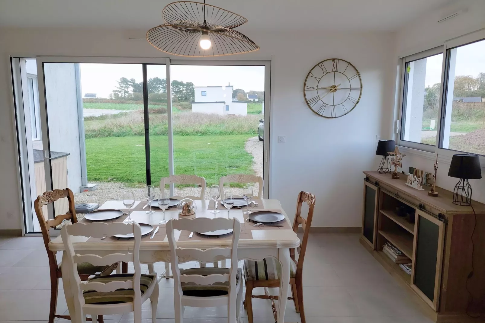 Ebenerdiges Ferienhaus Cleder-Eetkamer