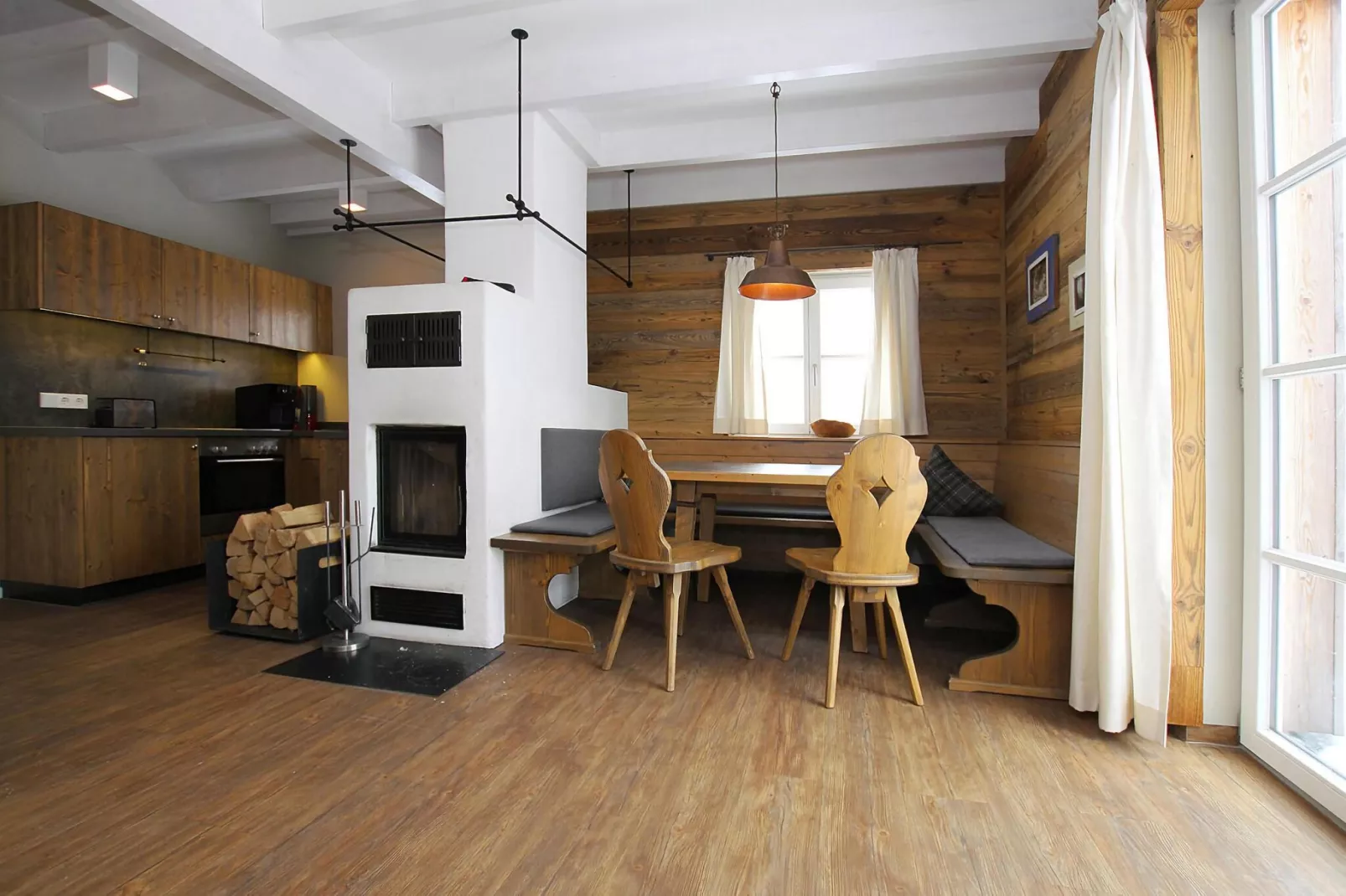 FH PremiumLodge Plus-4Erw und 2 Ki 4-11-Eetkamer
