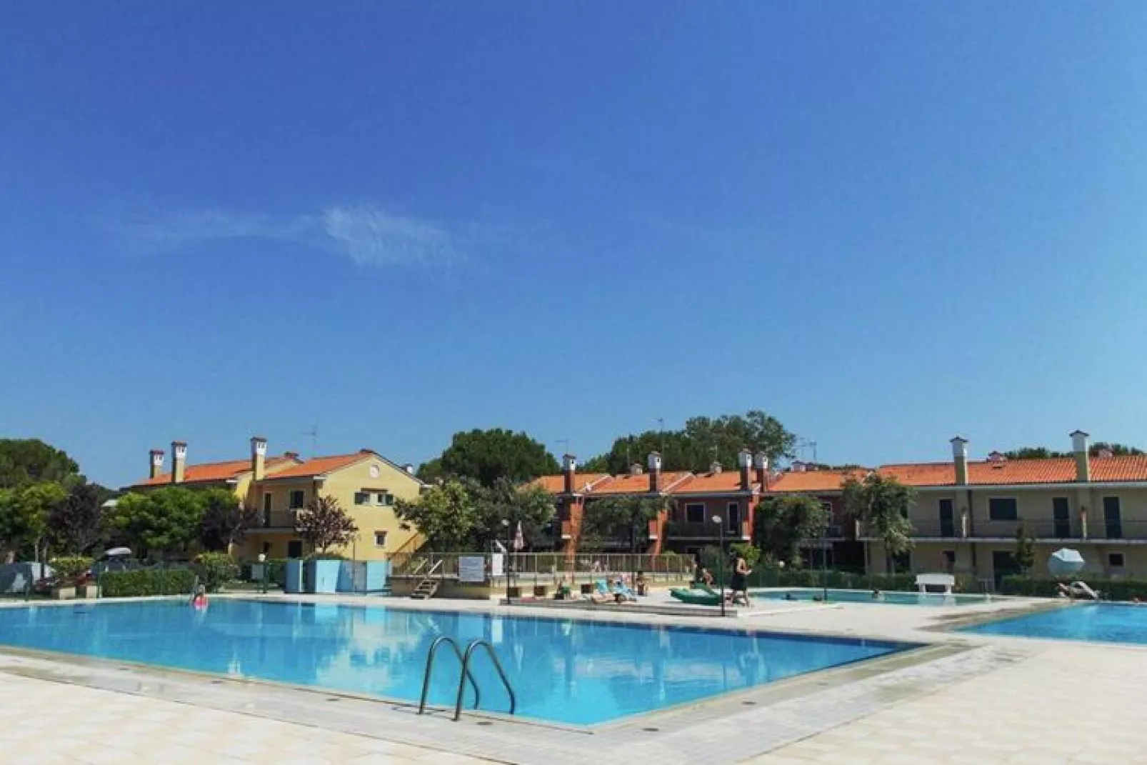 Holiday park Michelangelo, Bibione Spiaggia-Typ 3 fronte piscina-Zwembad