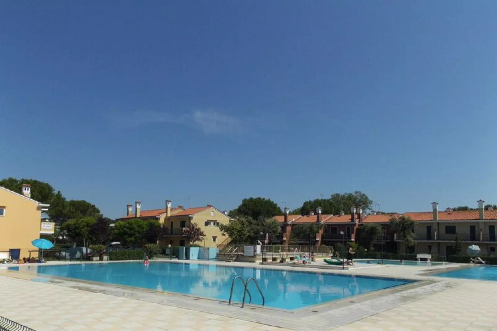 Holiday park Michelangelo, Bibione Spiaggia-Typ 3 fronte piscina-Zwembad