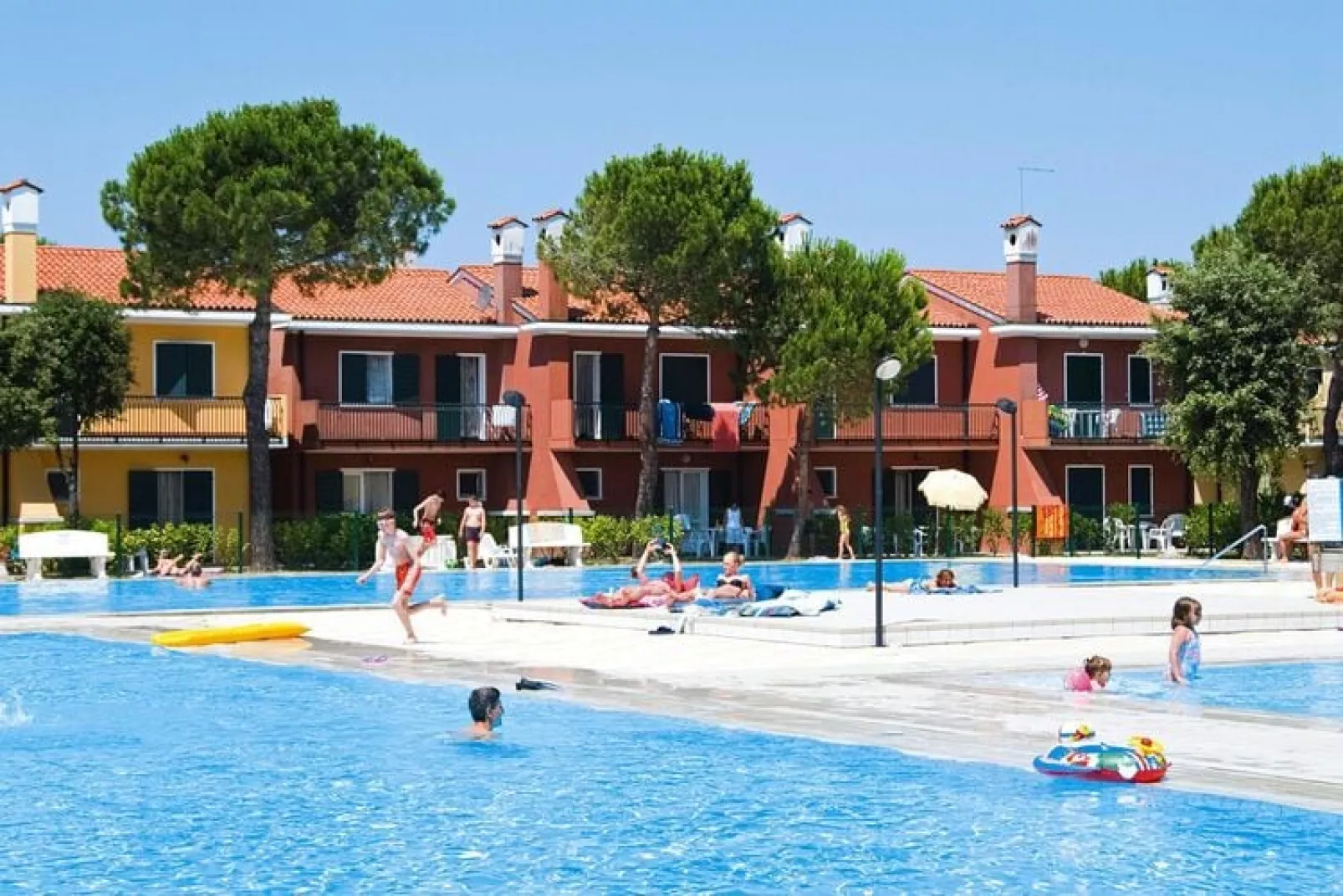 Holiday park Michelangelo, Bibione Spiaggia-Typ 3 fronte piscina-Zwembad