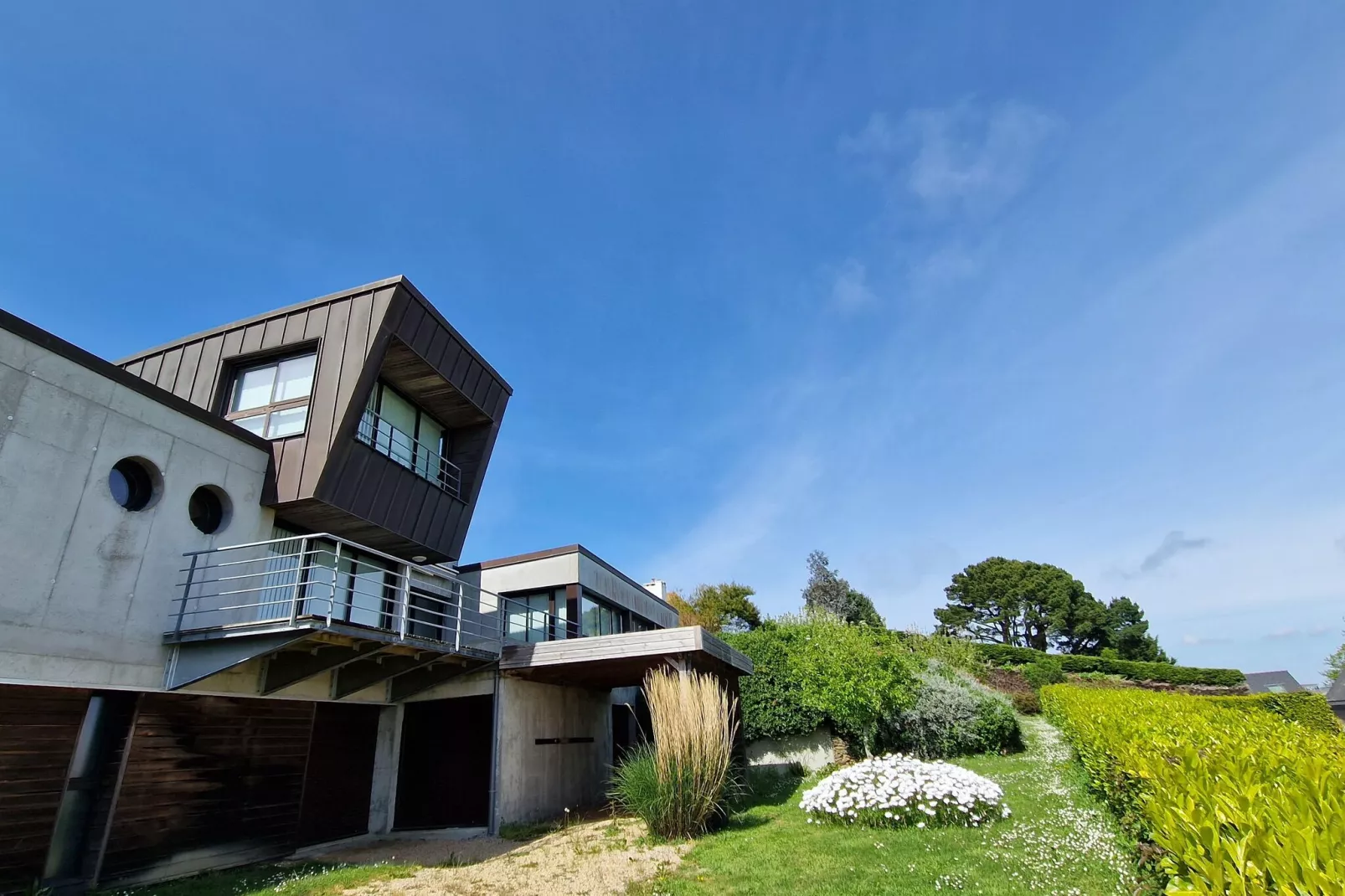 Ferienhaus Locquirec-Buitenkant zomer