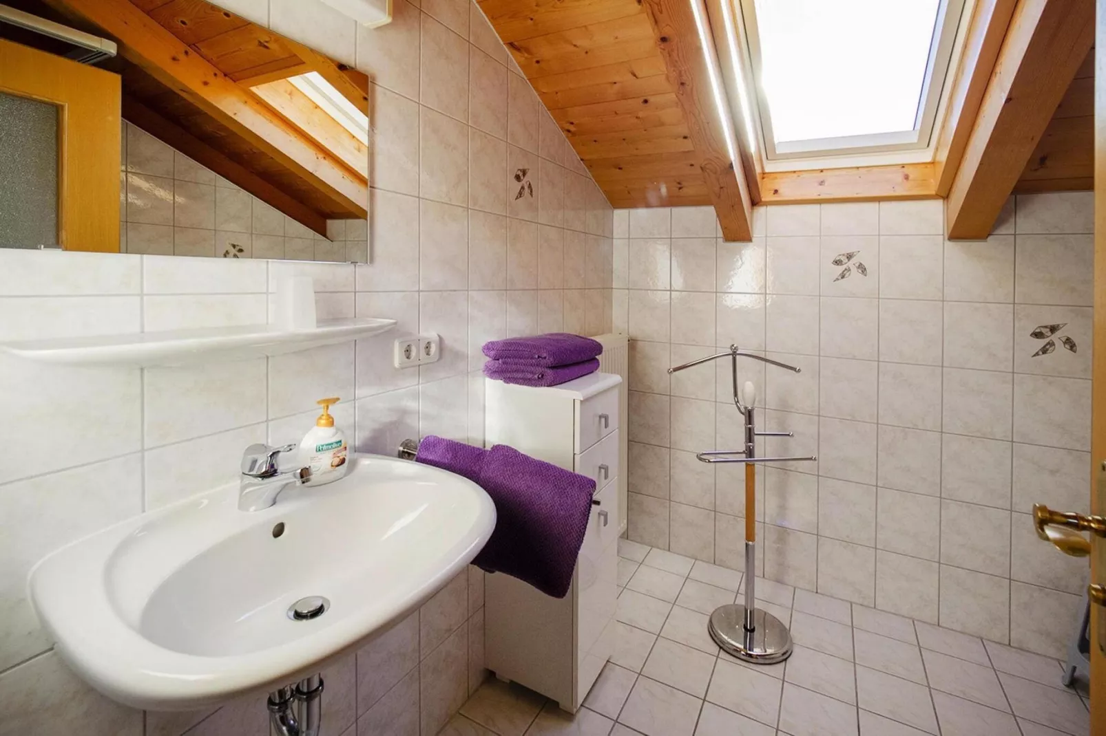 Country house Monika Bayerisch Gmain-Studio- DG-Badkamer