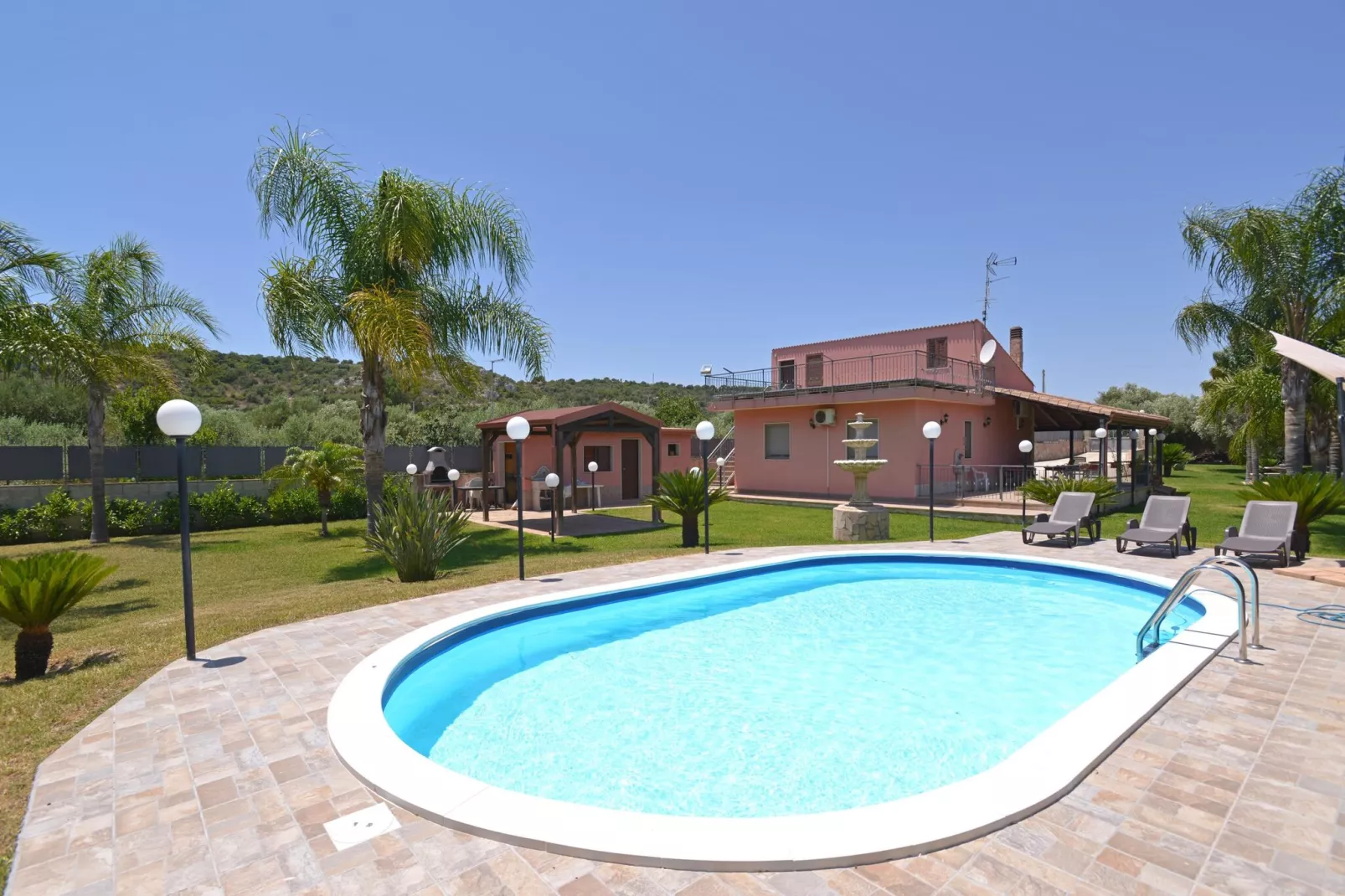 Holiday home Villa Sally mit Privatpool Floridia-Zwembad