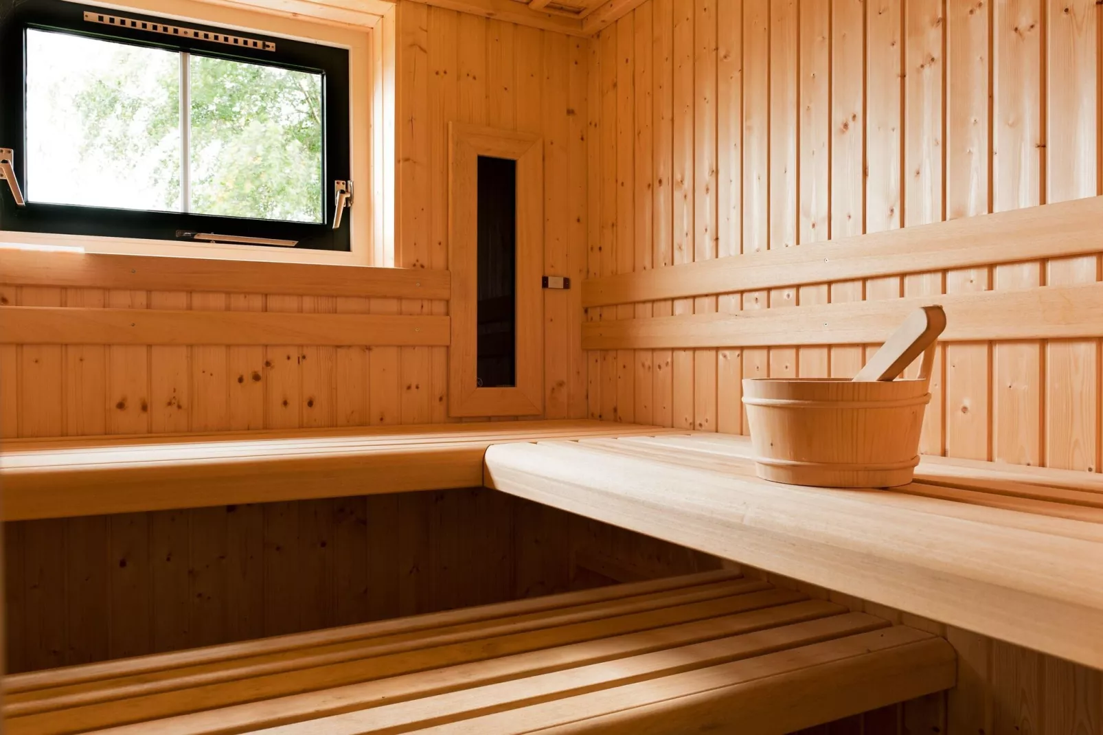 12 pers Lethehuis met sauna buitenspa en toerboot-Wellness