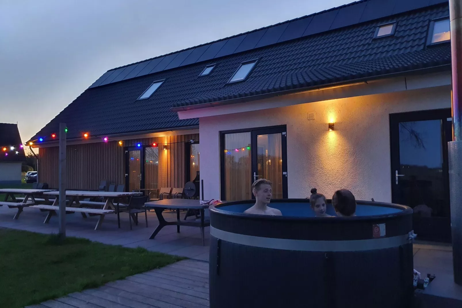 24 pers Pallertshuis Wellness de luxe met sauna en hout gestookte hottub-Faciliteiten