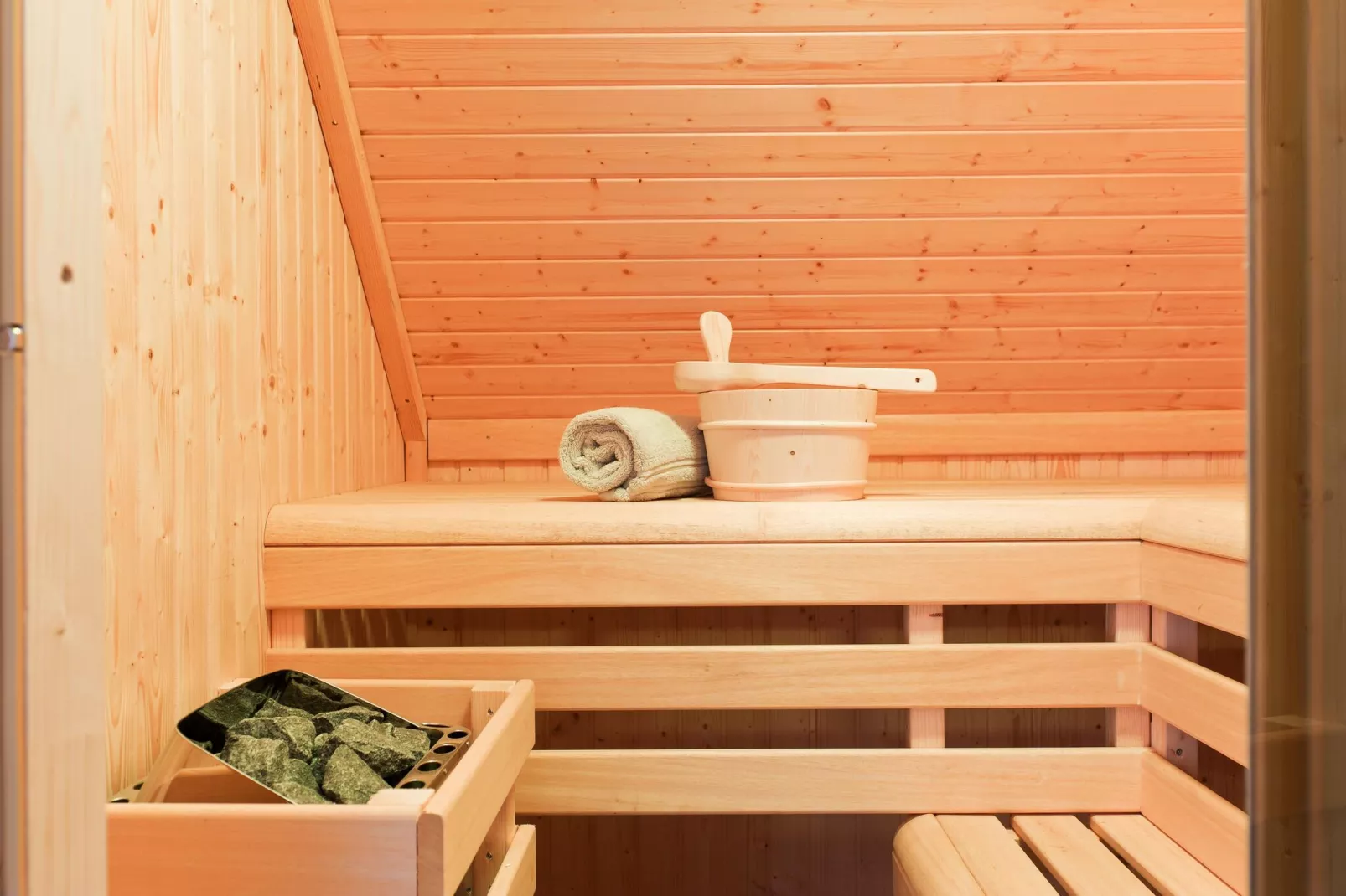 24 pers Pallertshuis Wellness de luxe met sauna en hout gestookte hottub-Wellness
