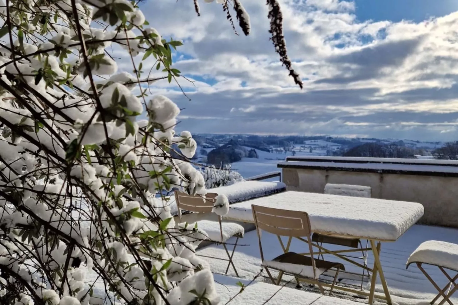 Maison auvergnate avec jacuzzi et sauna-Exterieur winter