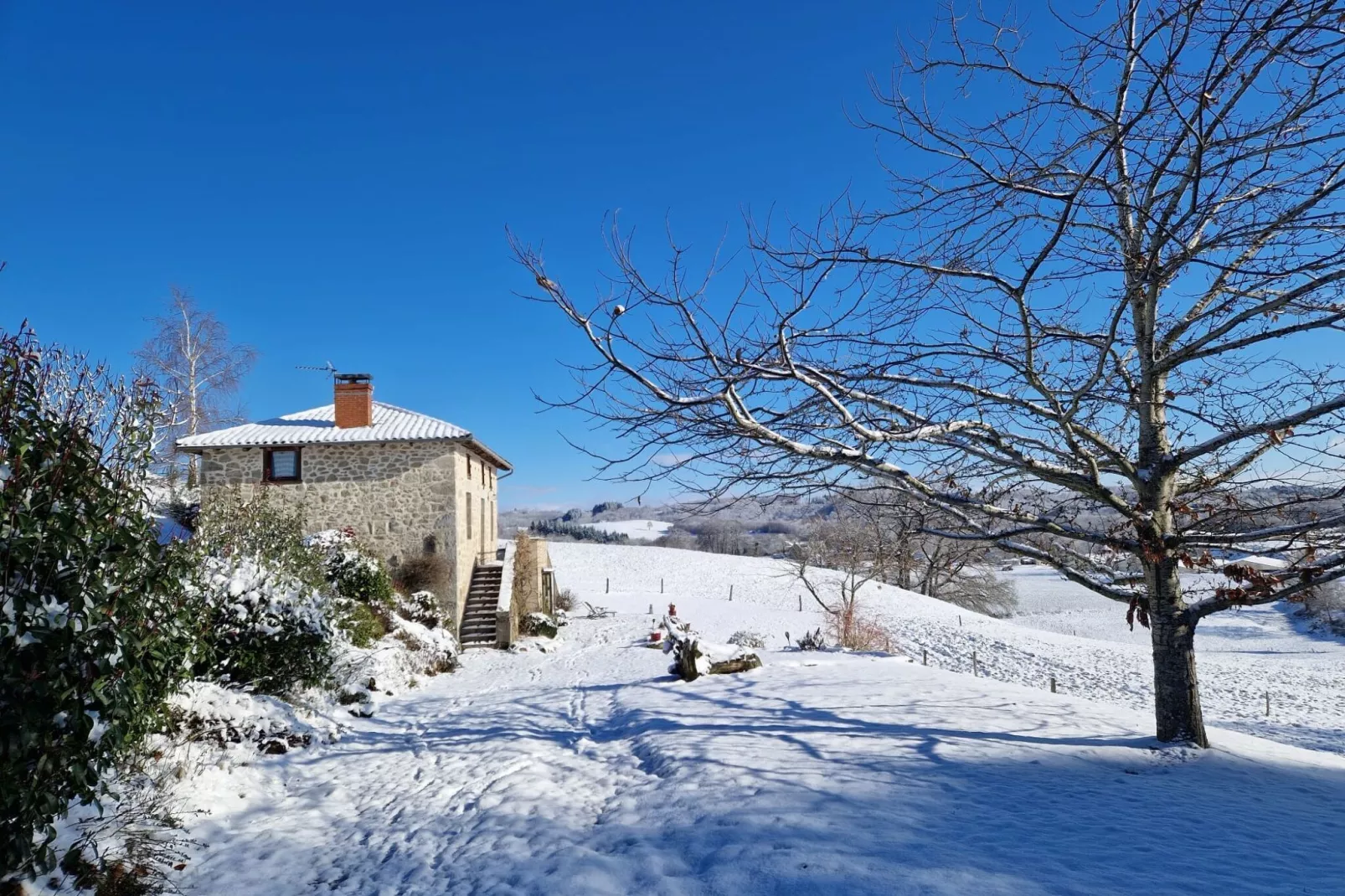 Maison auvergnate avec jacuzzi et sauna-Exterieur winter