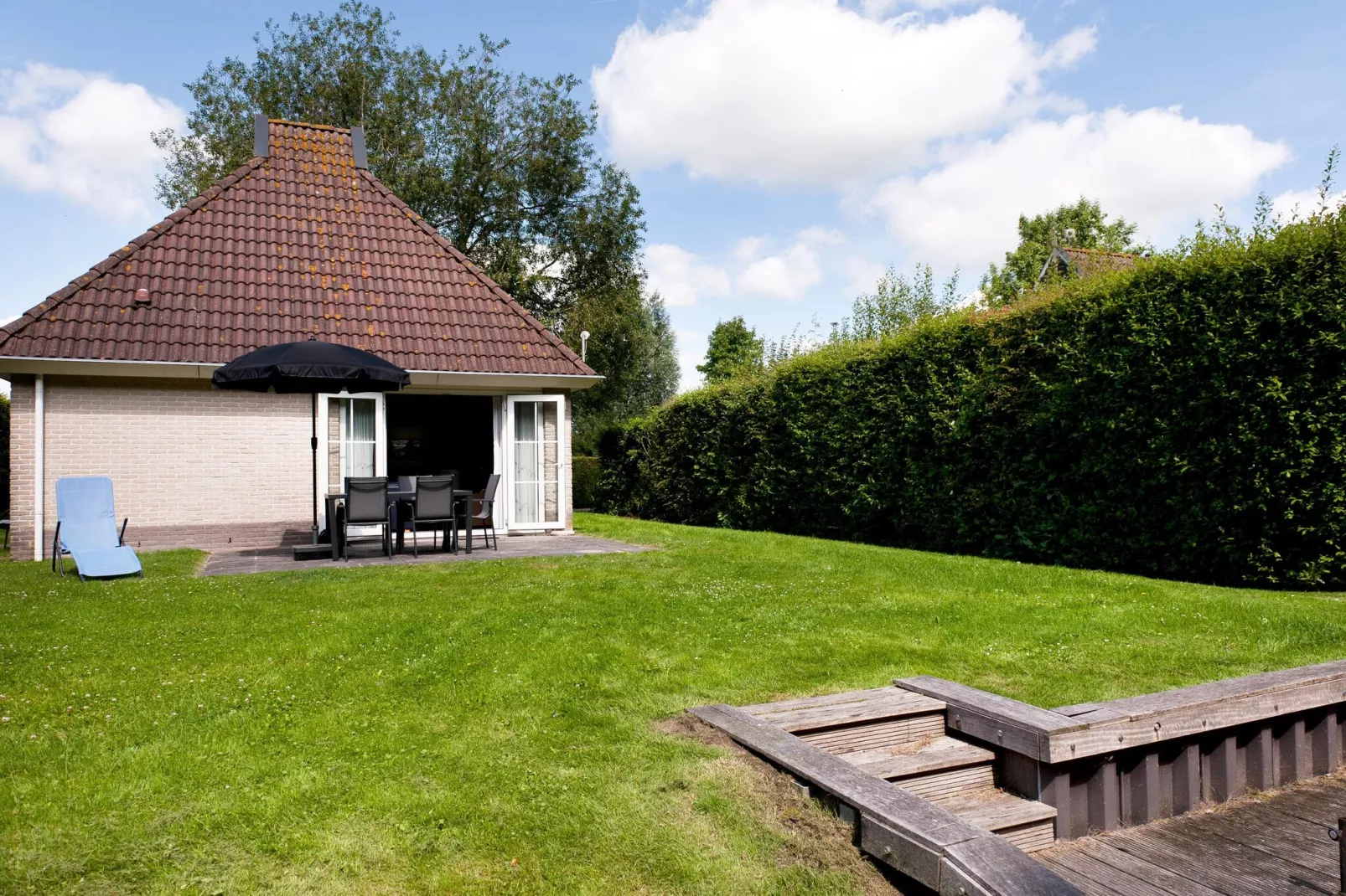 Skip Wellness de luxe met sauna-Buitenkant zomer