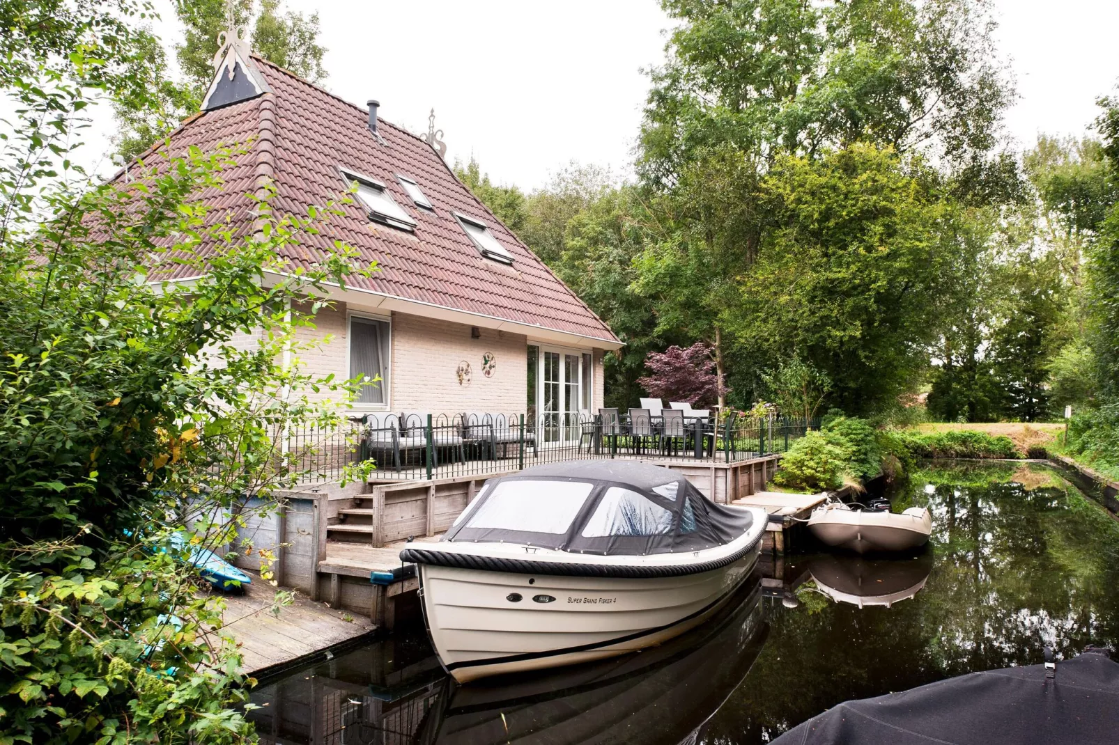 Grand Fisker Wellness de luxe met sauna buitenspa & sloep seizoensgebonden-Buitenkant zomer