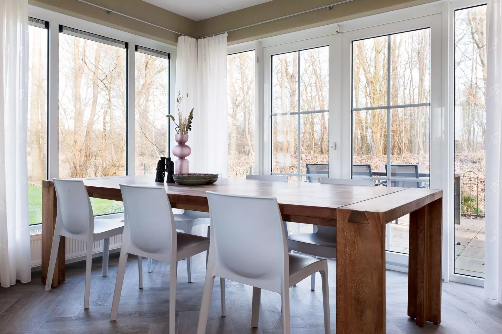 Grand Fisker Wellness de luxe met sauna buitenspa & sloep seizoensgebonden-Eetkamer