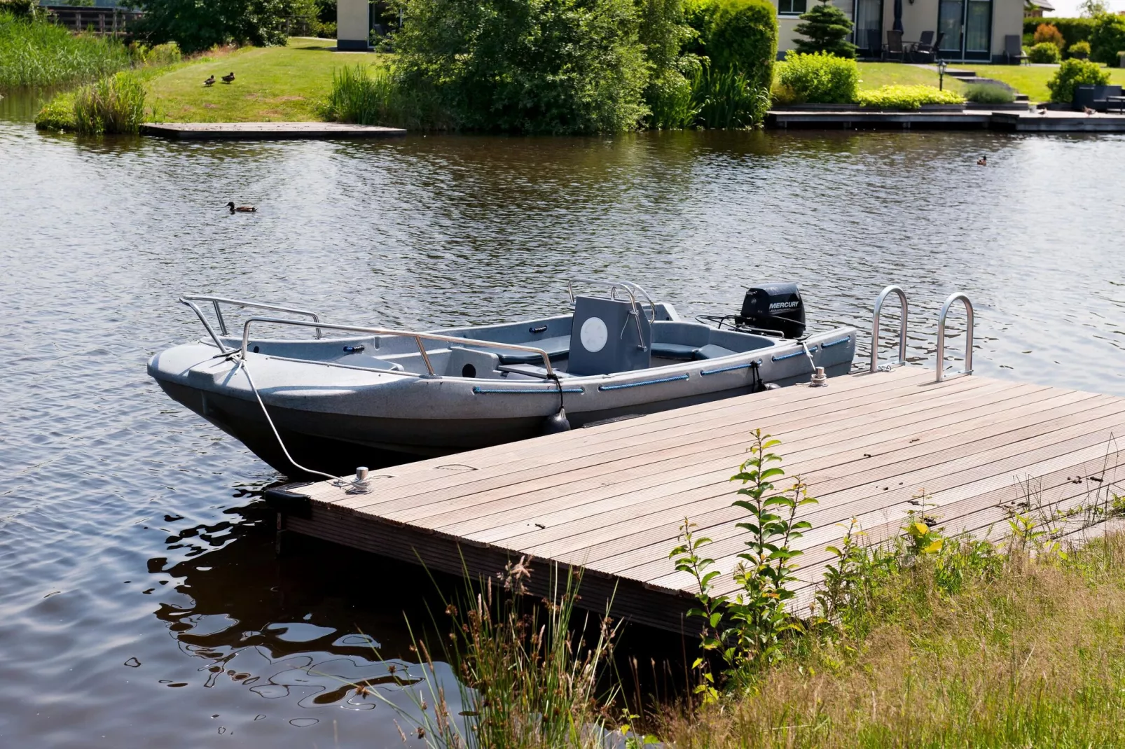 10 pers Lieskehuis Wellness de luxe met sauna buitenspa en toerboot