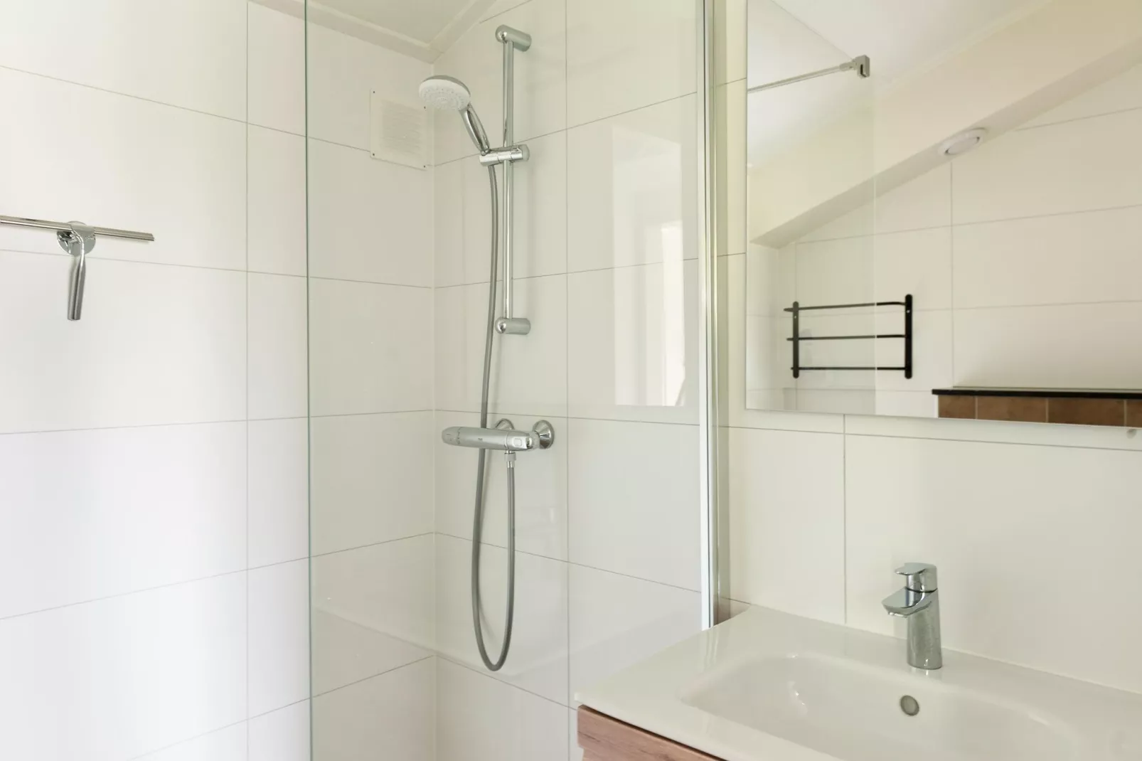 8 pers Metbroekhuis Wellness de luxe met sauna & buitenspa-Badkamer