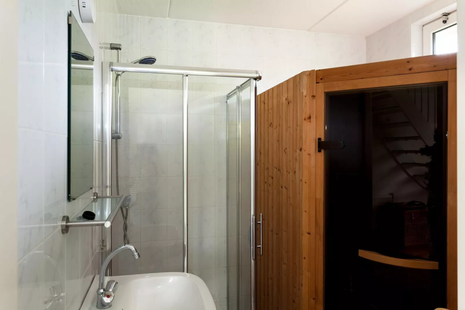 6 pers Renneborghuis Wellness Comfort met sauna-Badkamer