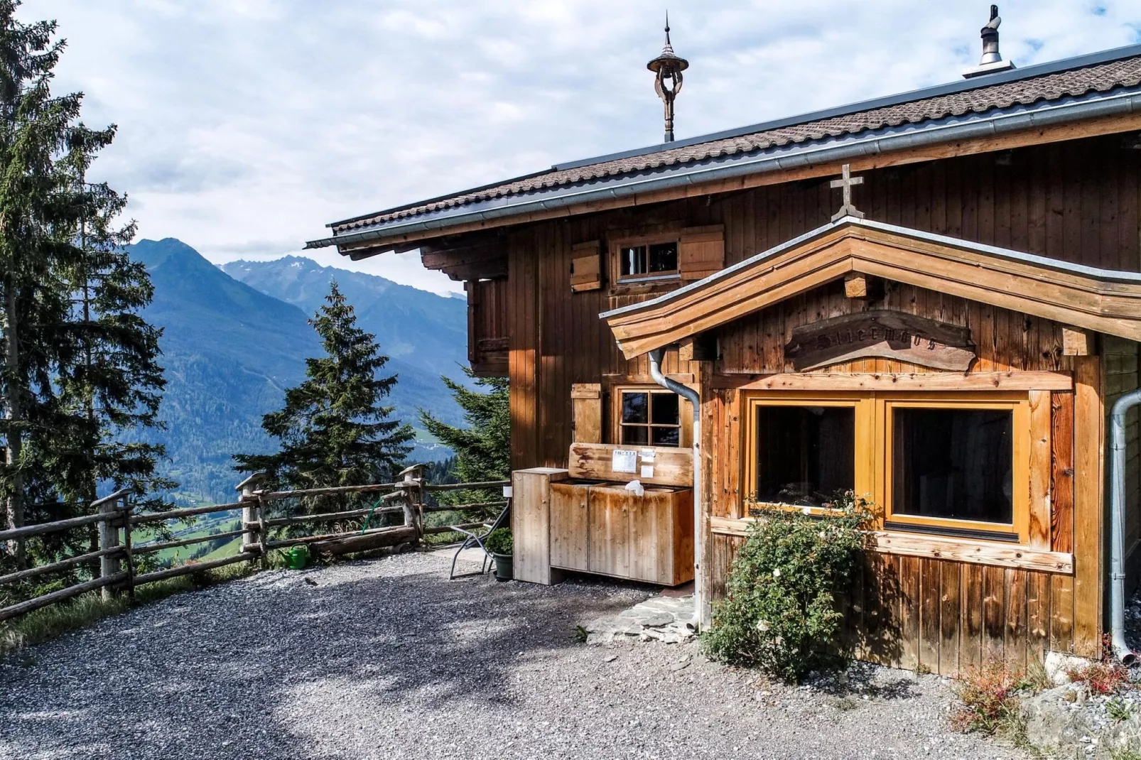 Stiermoos Hütte-Buitenkant zomer