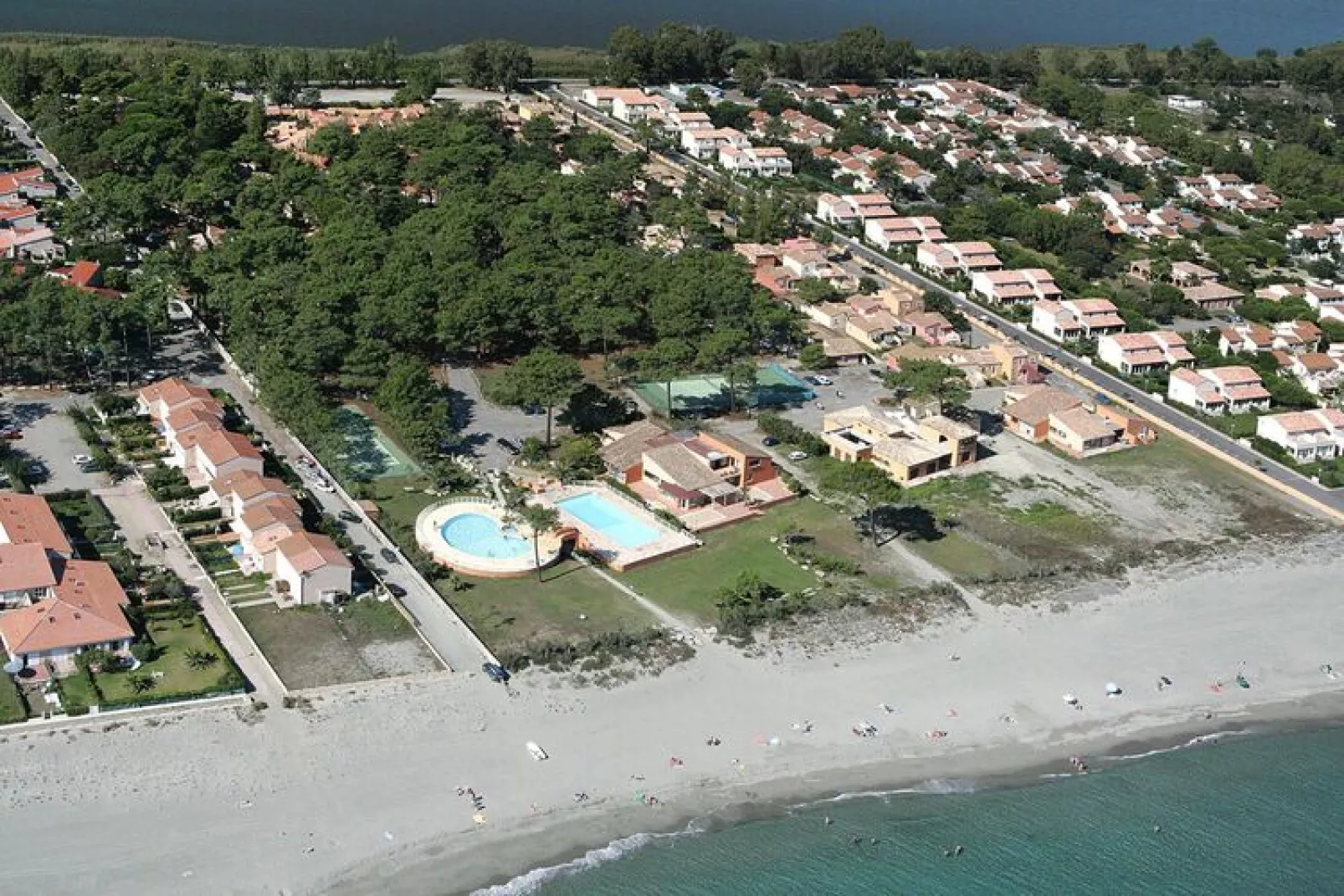 Residence Cala Bianca Borgo-Plage // 3 pcs ou 3 pcs cabine / T3 48 à 51 m2-Buitenkant zomer