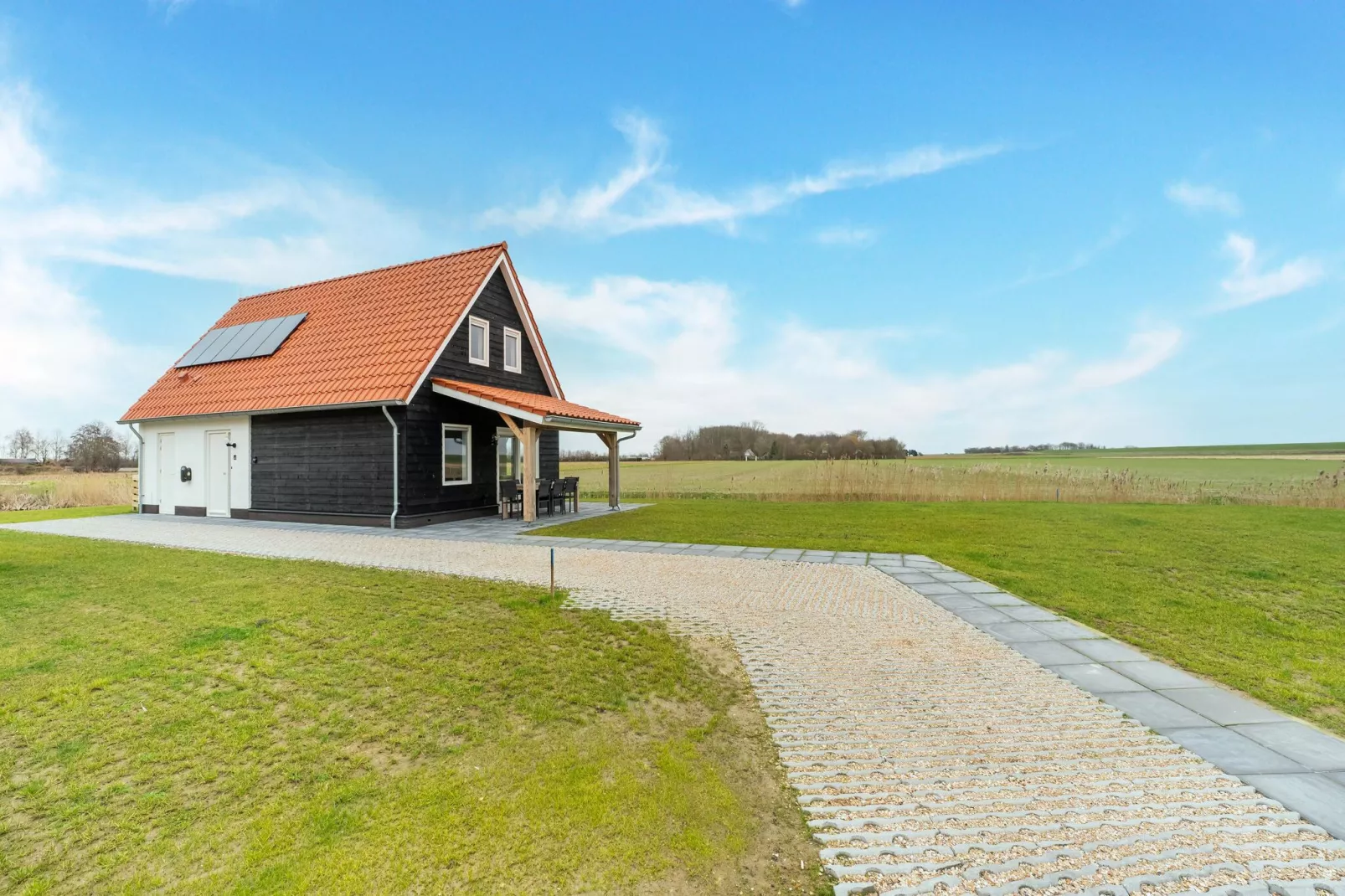 De Ooievaar Huis Nr 47-Buitenkant zomer