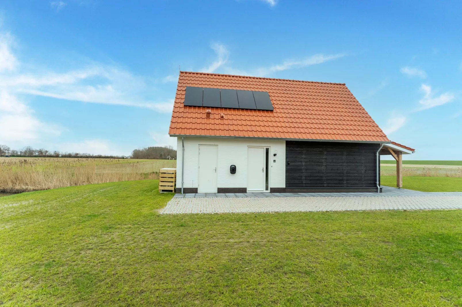 De Ooievaar Huis Nr 47-Buitenkant zomer