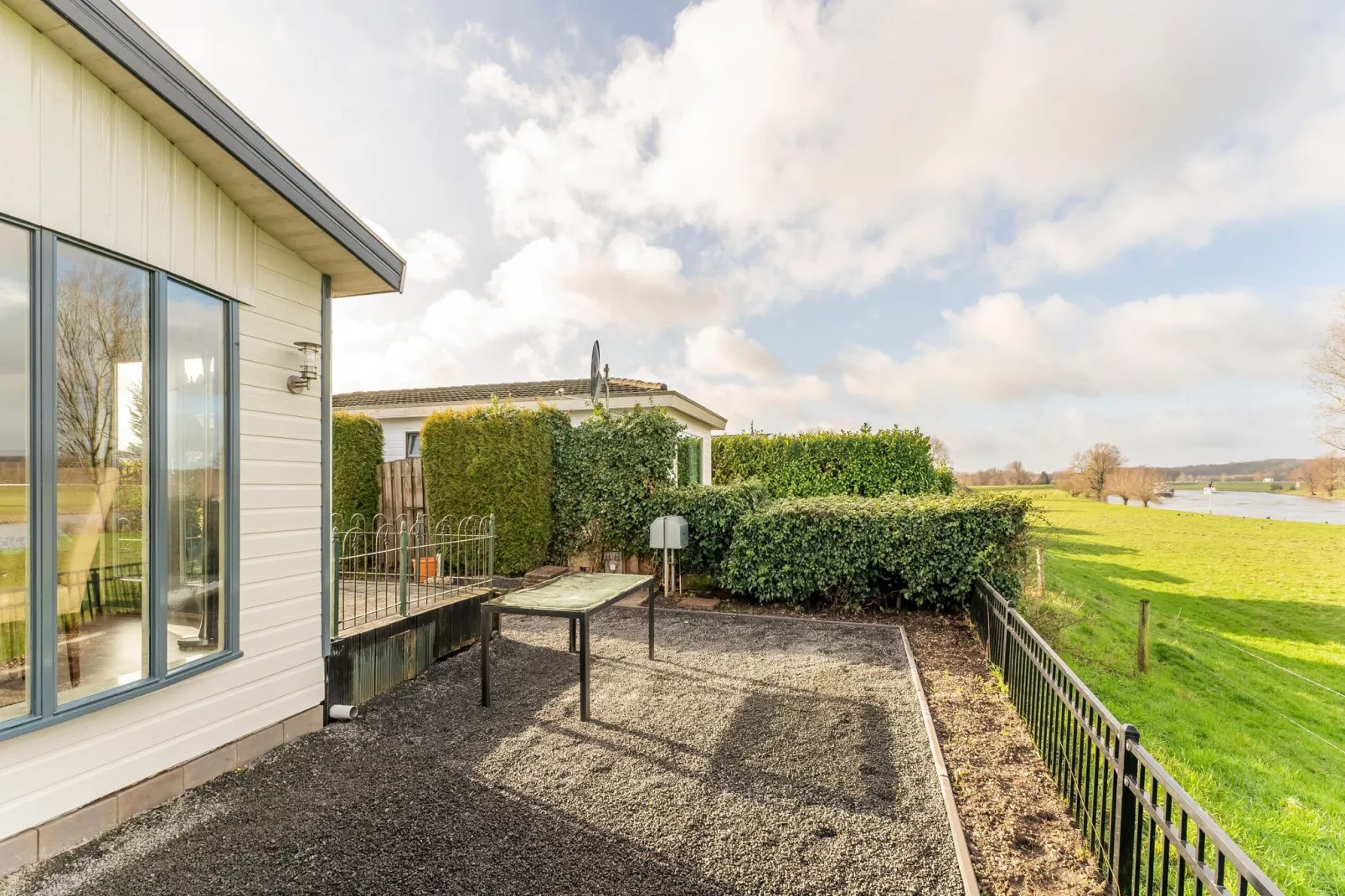 Chalet aan de IJssel-Terrasbalkon
