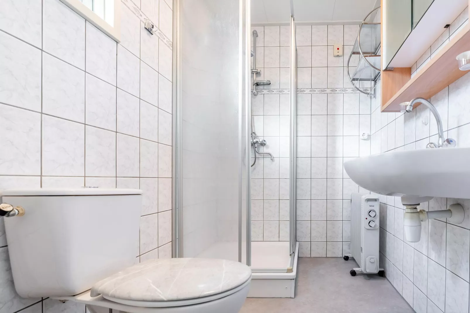 Chalet aan de IJssel-Badkamer
