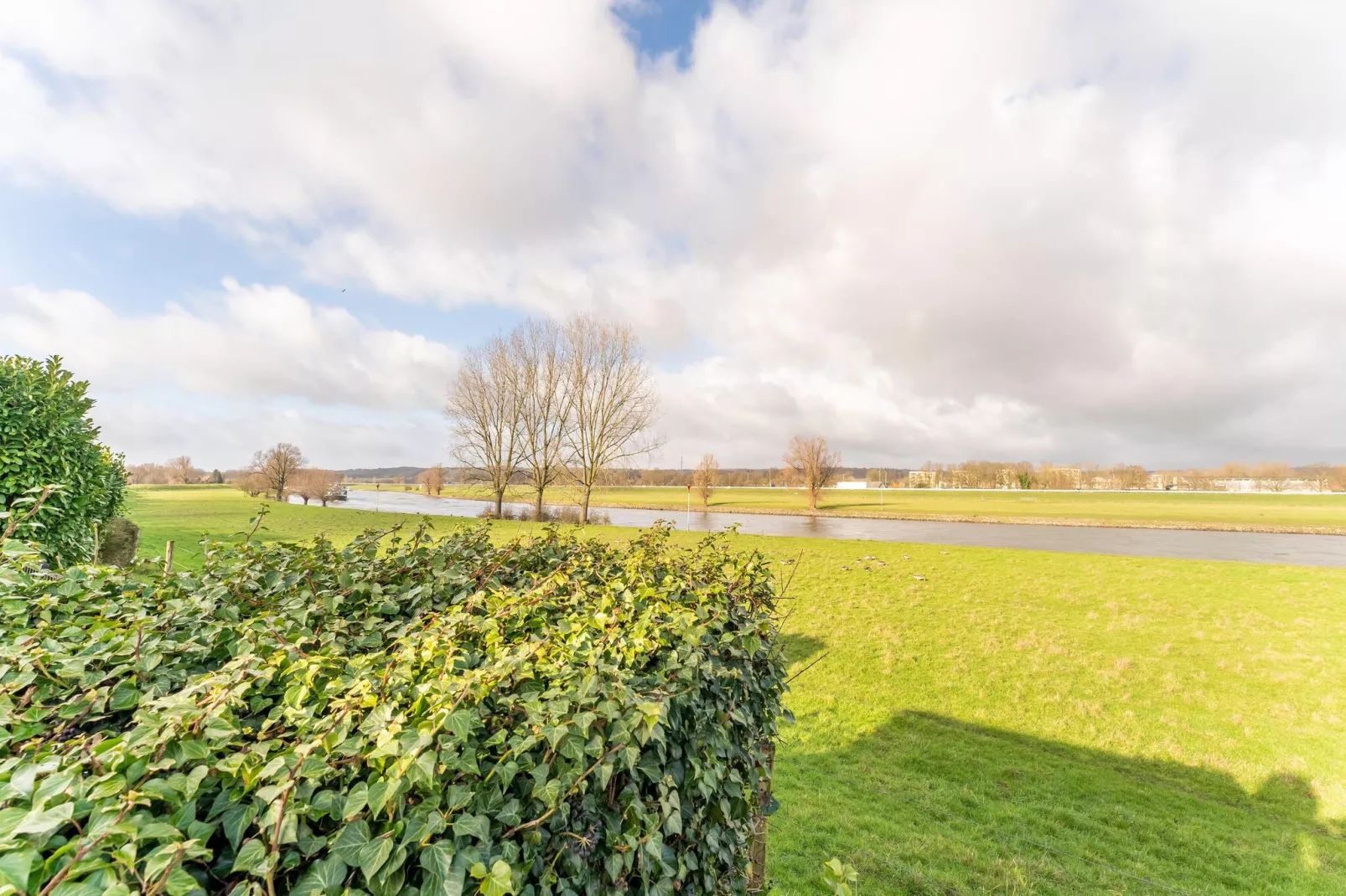 Chalet aan de IJssel-Gebieden zomer 1km