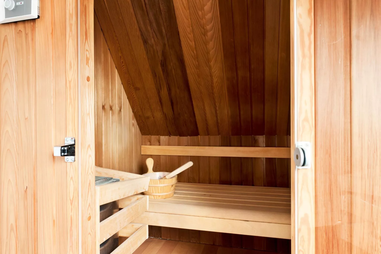 Tobke Wellness de luxe VIP met sauna met buitenspa-Wellness