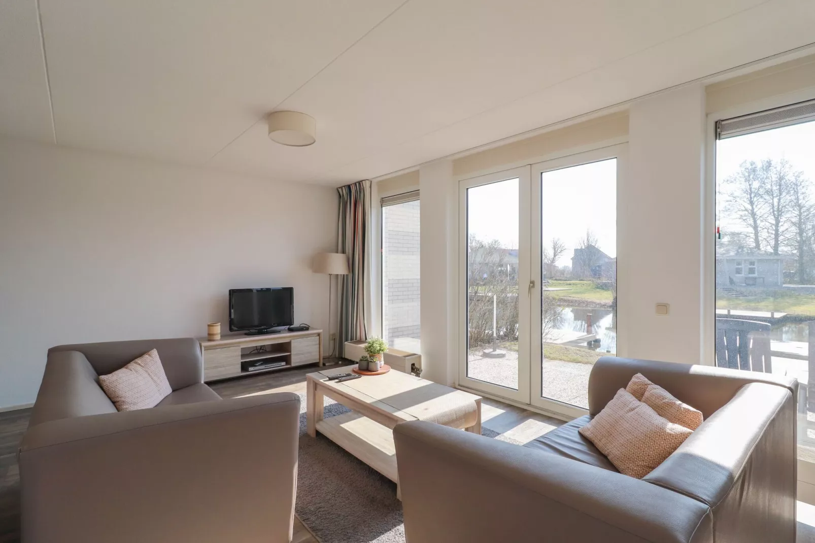 Beach Resort Makkum 30-Woonkamer