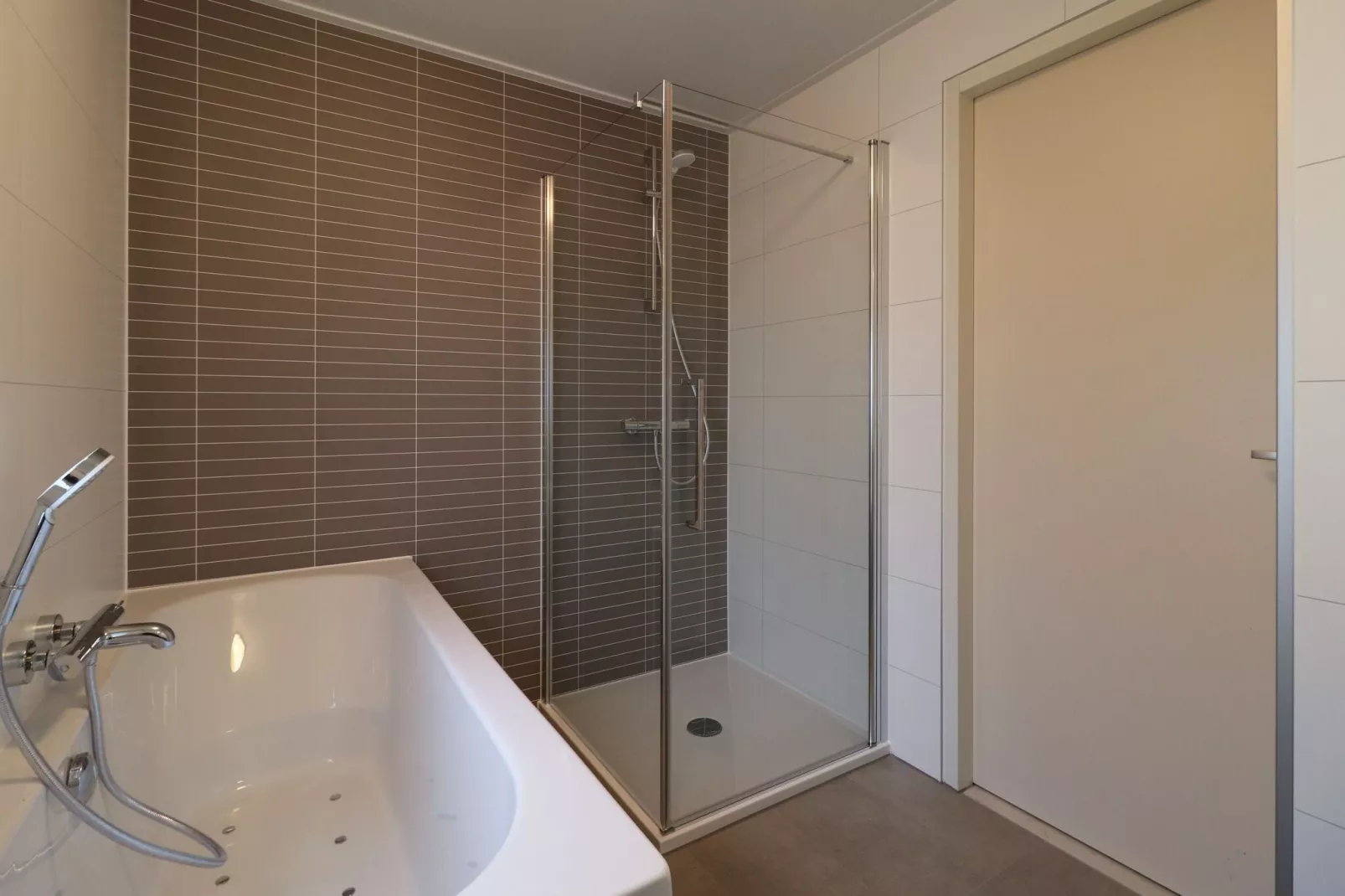 Beach Resort Makkum 30-Badkamer