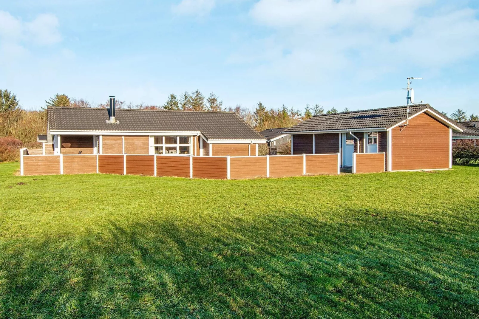 Sereen vakantiehuis in Hemmet met Sauna
