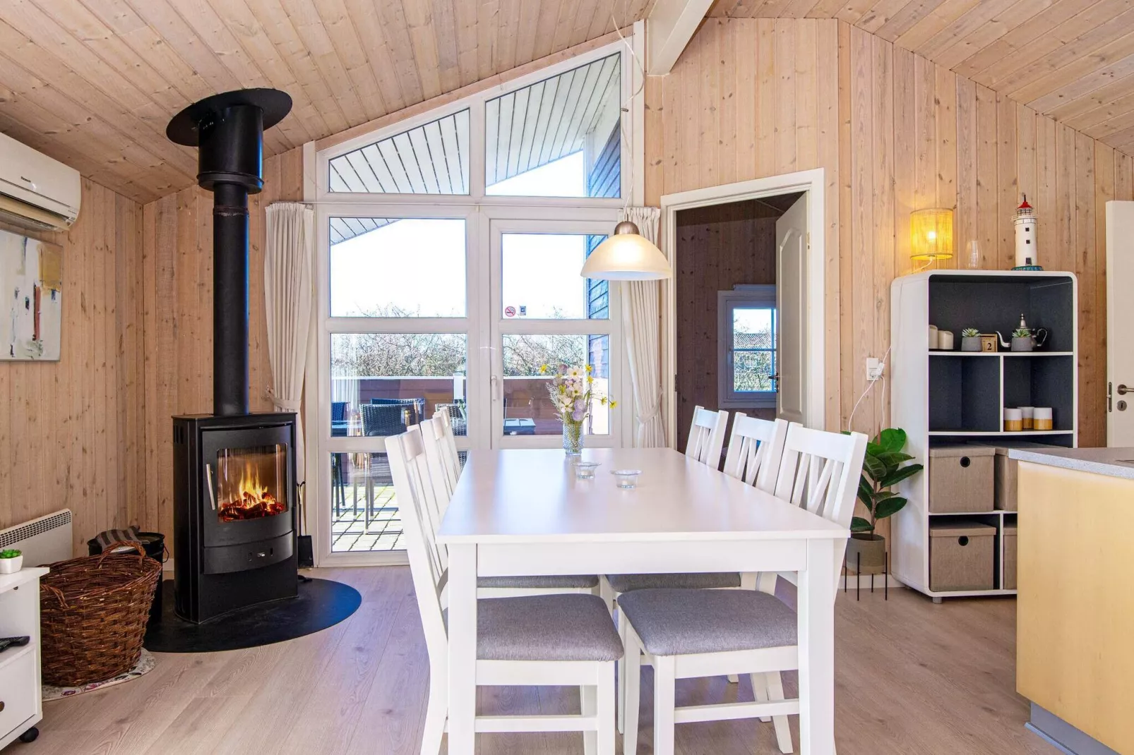 Sereen vakantiehuis in Hemmet met Sauna