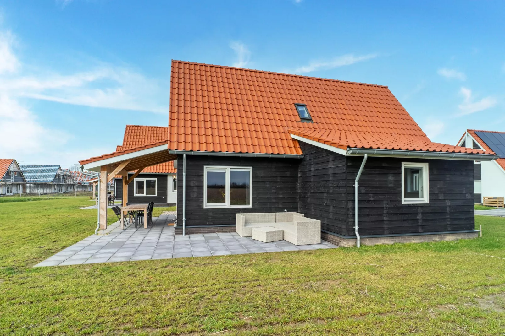 De Kluut Huis Nr 12-Buitenkant zomer