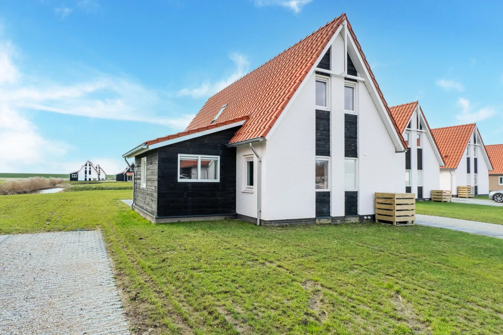 De Kluut Huis Nr 12-Buitenkant zomer