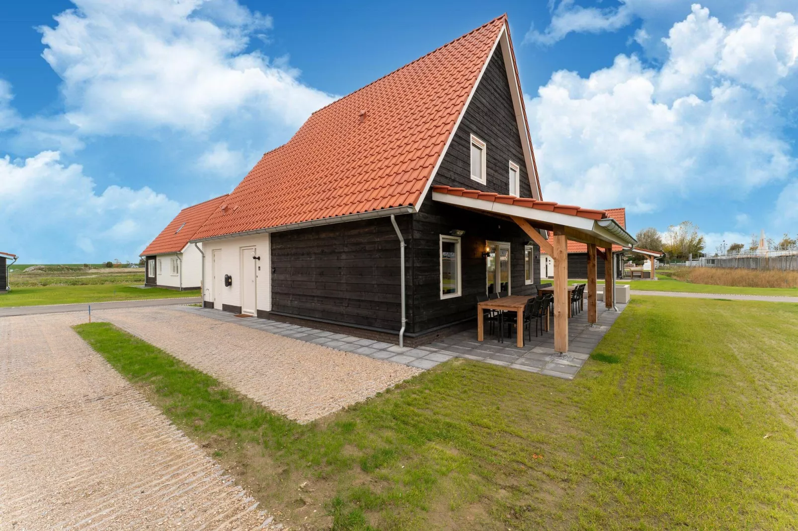 De Pelikaan Huis Nr 45-Buitenkant zomer