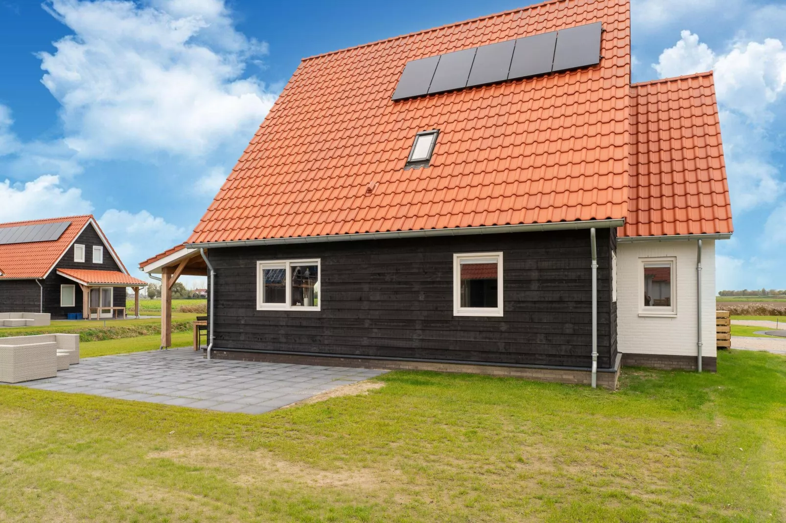 De Pelikaan Huis Nr 45-Buitenkant zomer