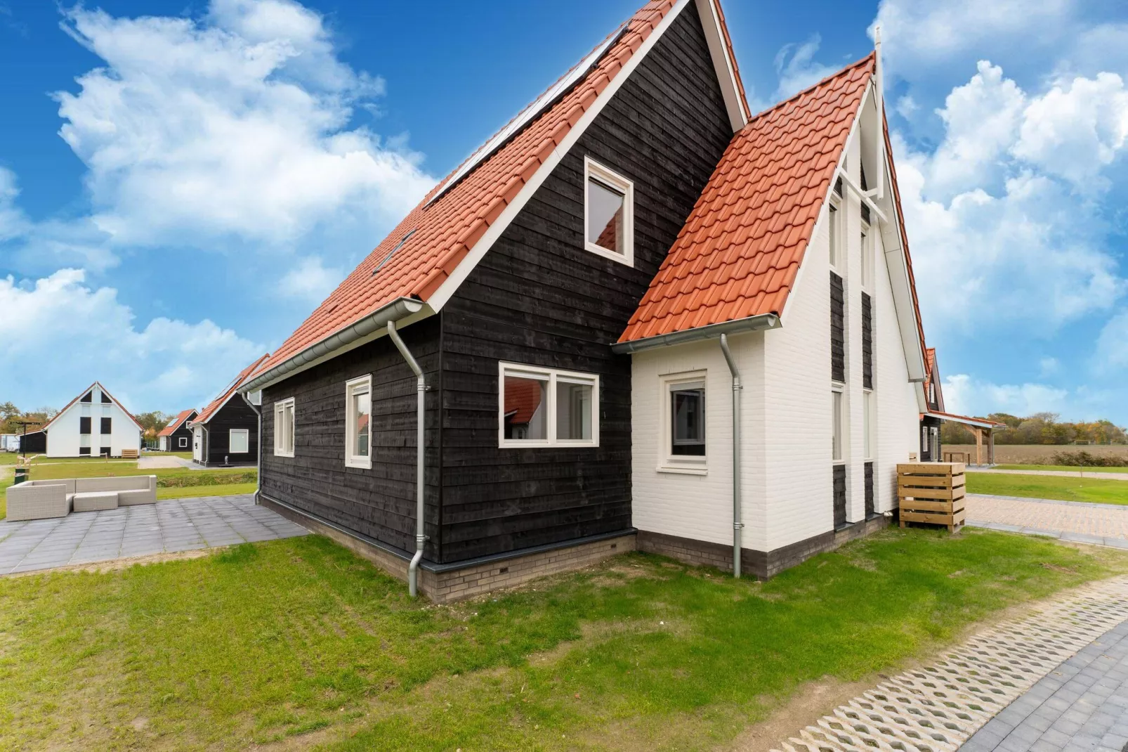 De Pelikaan Huis Nr 45-Buitenkant zomer