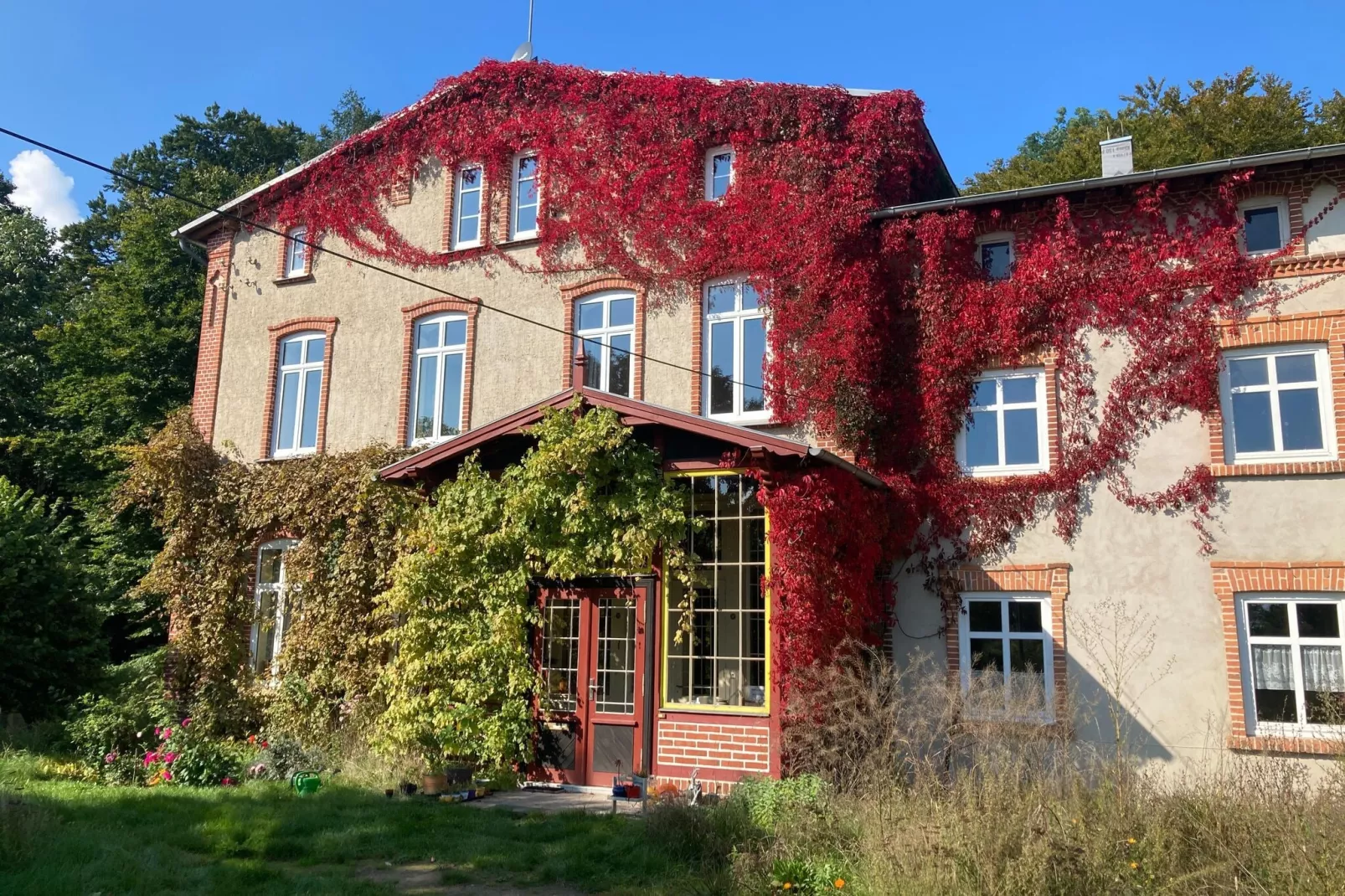 Wohnen im Gutshaus-Buitenkant zomer