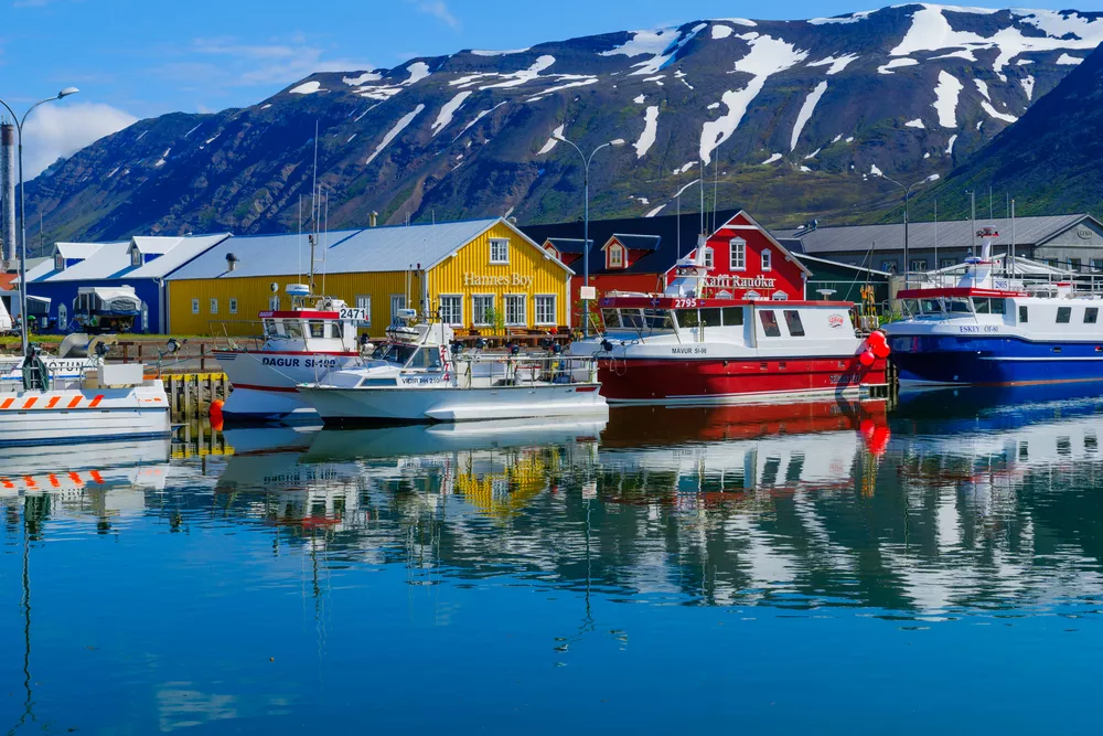 Het vissersdorpje Siglufjordur