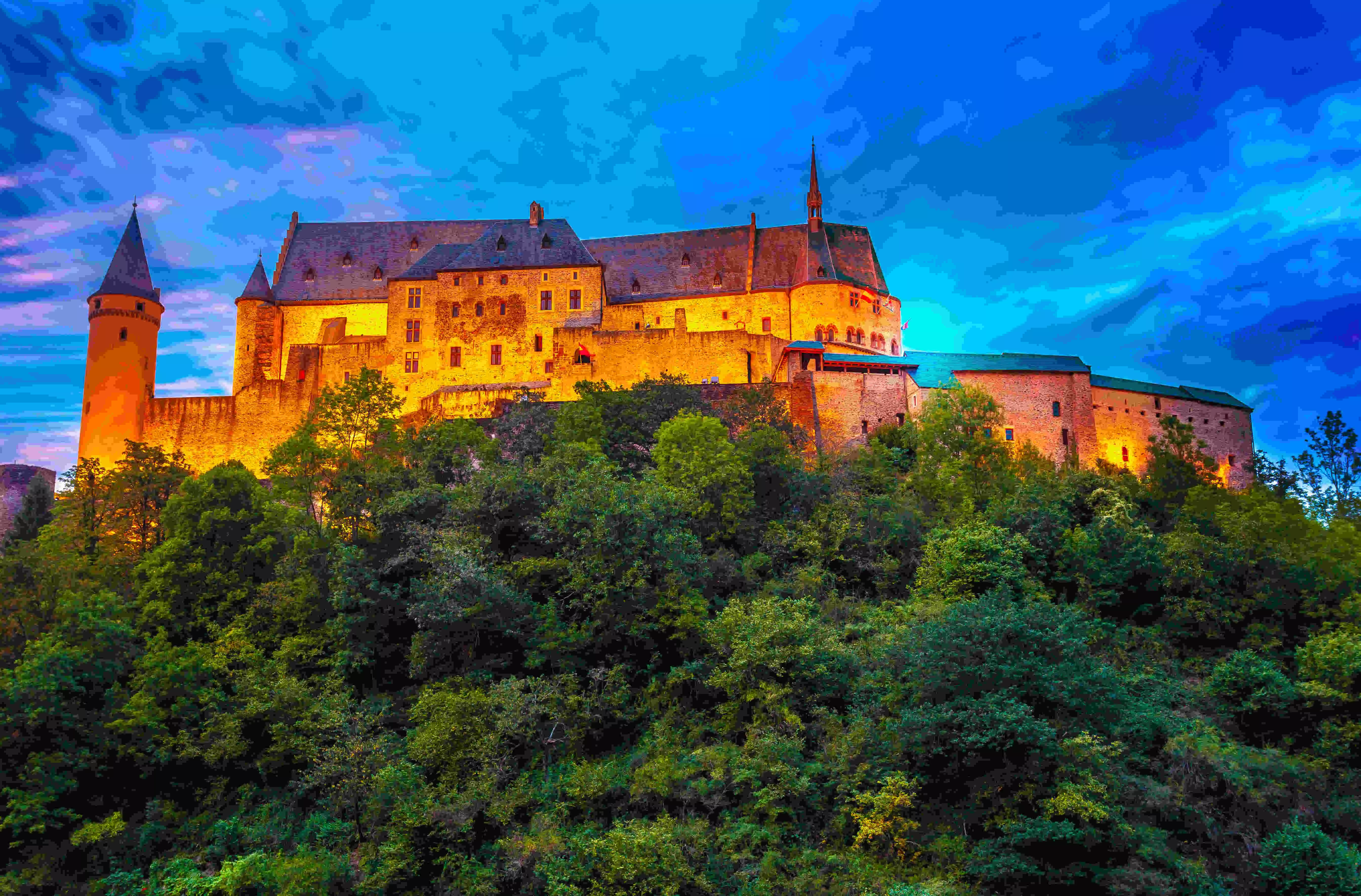 Het kasteel van Vianden in het donker